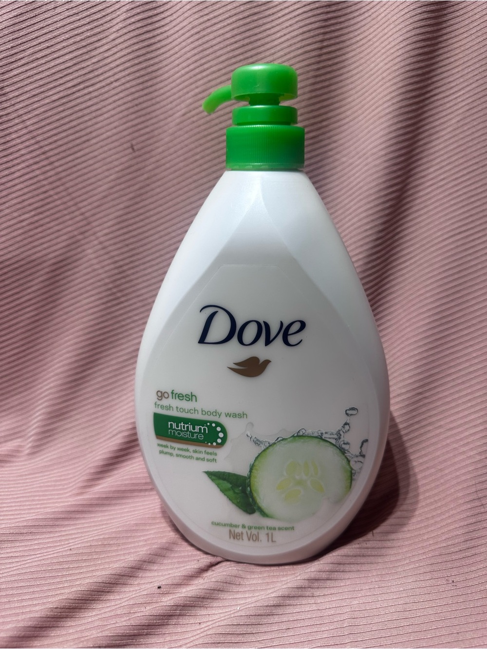 Dove Go Fresh Cucumber & Green Tea Body Wash — White & Green